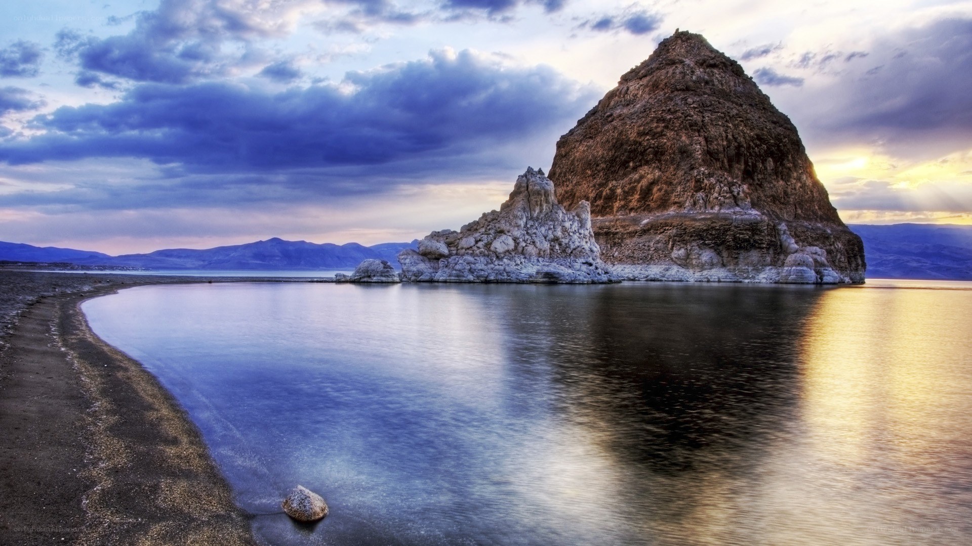 Sunset at Mono Lake Tufa