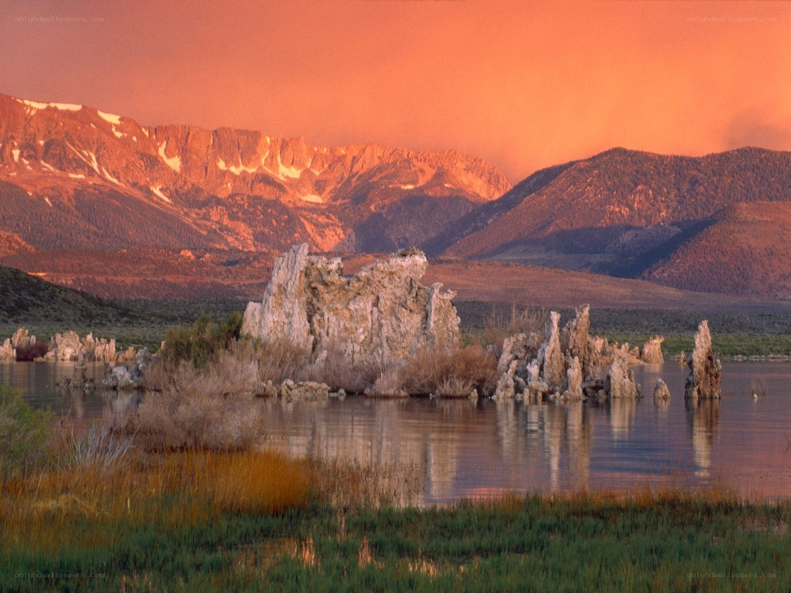 Sunset at Mono Lake tufas