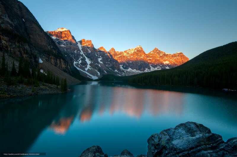 Sunset at Moraine Lake