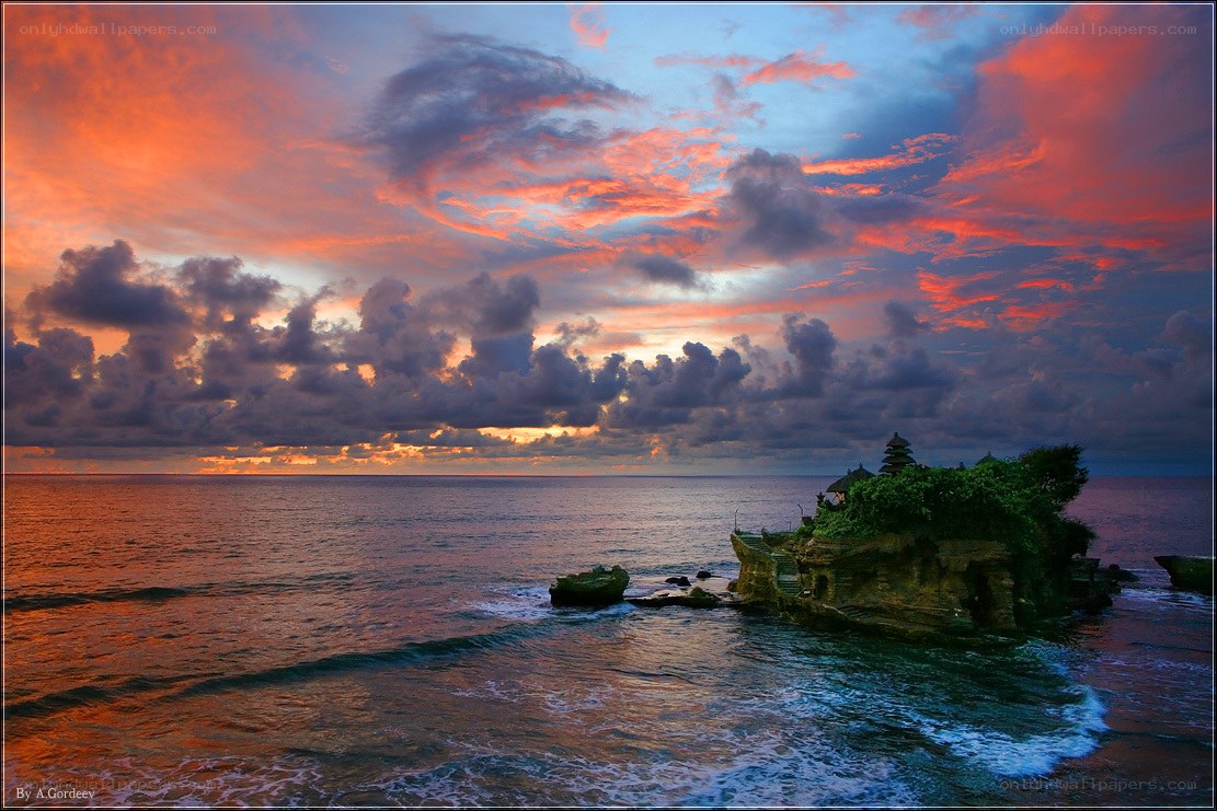 Sunset at Tanah Lot temple