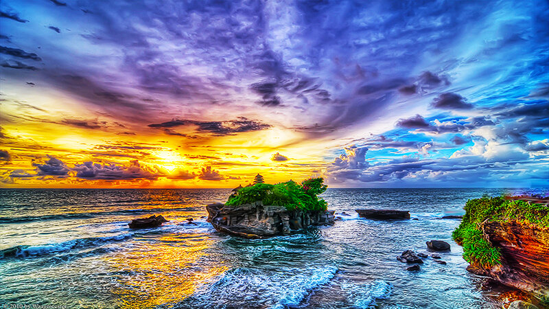 Sunset at Tanah Lot temple