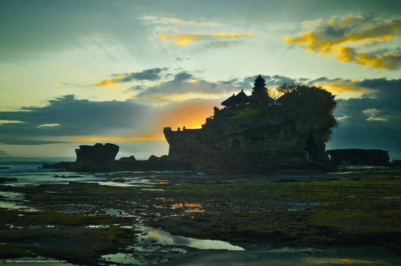 Sunset at Tanah Lot temple