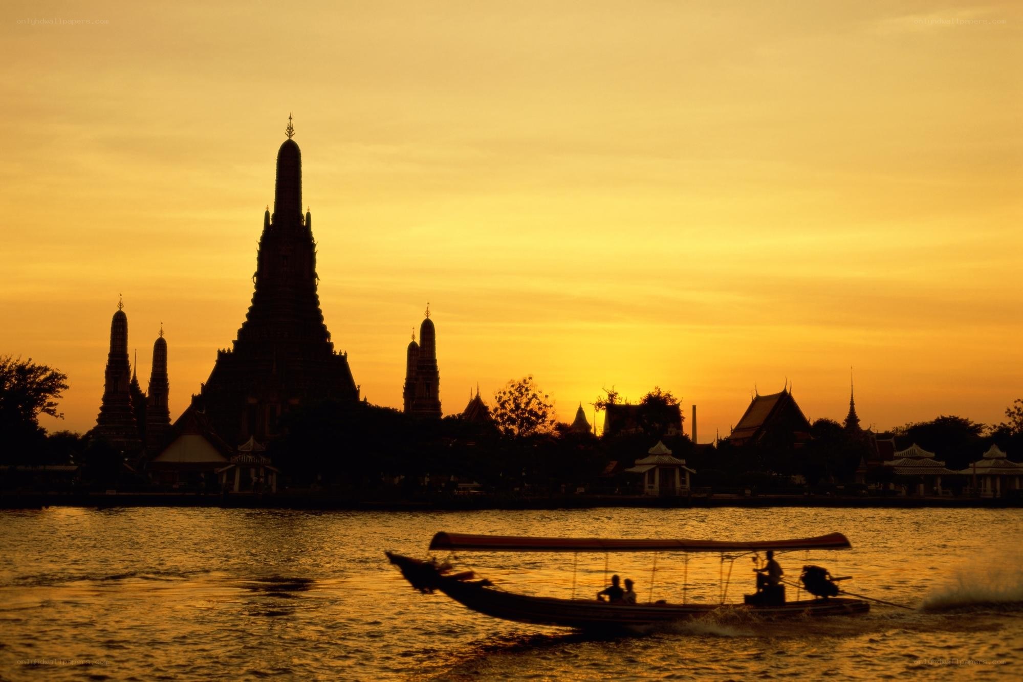 Sunset at Wat Arun