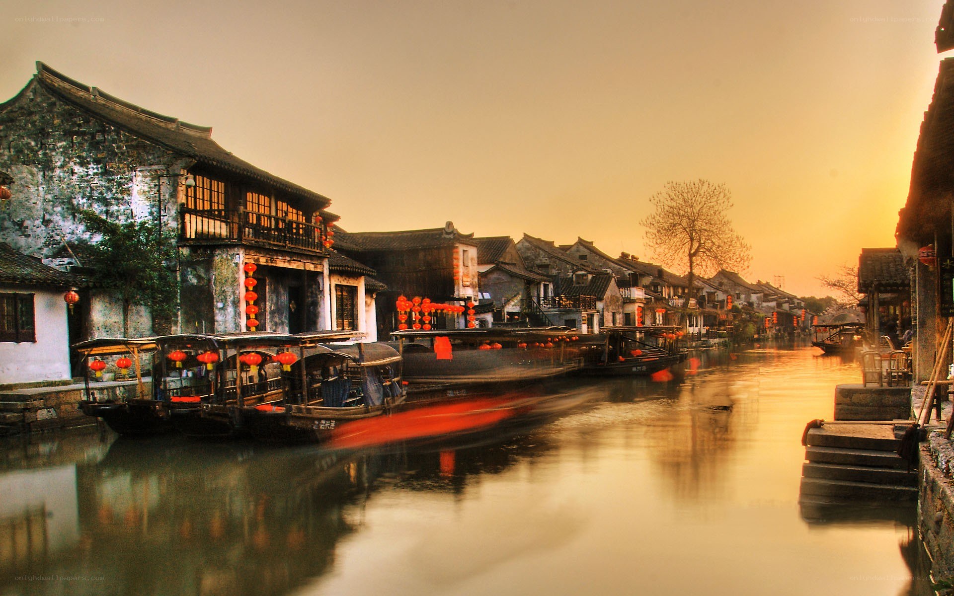 Sunset on a Chinese canal