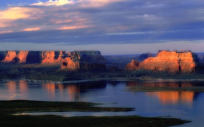 Sunset over canyon cliffs