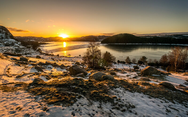 Sunset over Frozen Lake — Orange, Serene, Winter