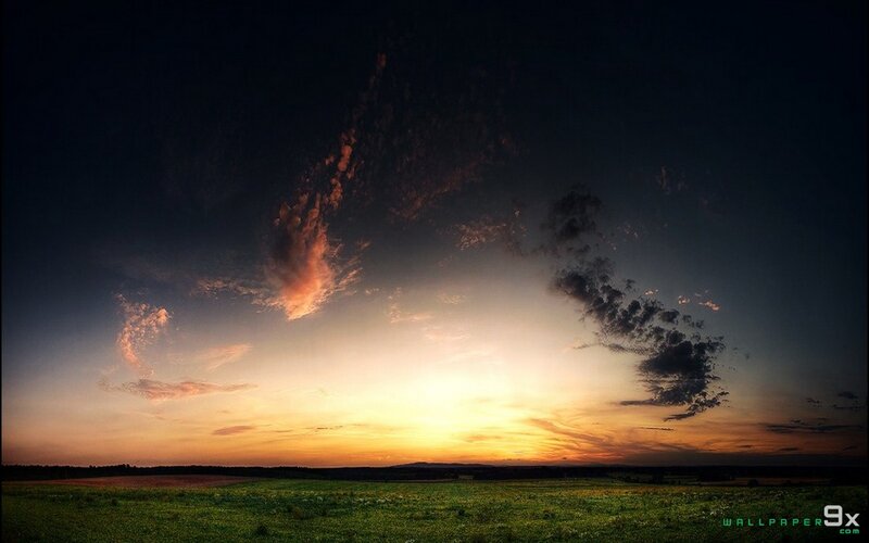 Sunset over Green Field — Dramatic, Photograph