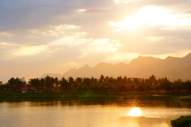 Sunset over Lake and Mountains — Gold, Serene