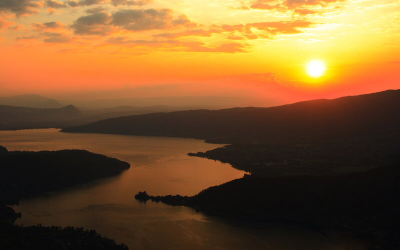 Sunset over Lake and Mountains — Orange, Serene
