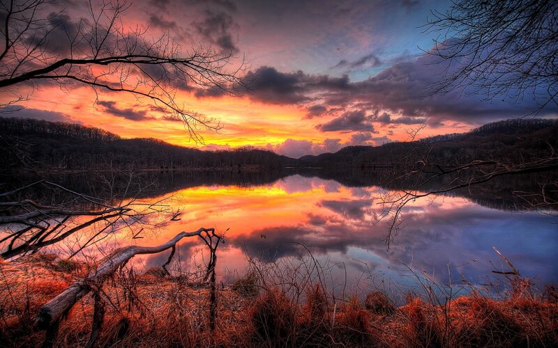 Sunset over Lake — Dramatic, Purple