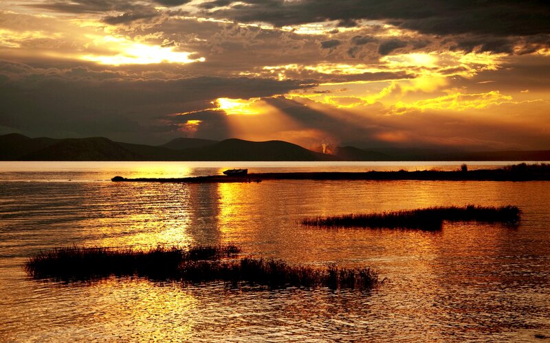 Sunset over Lake — Gold, Dramatic, Photograph