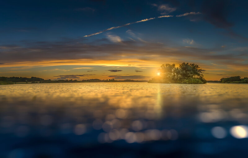 Sunset over Lake Island — Blue