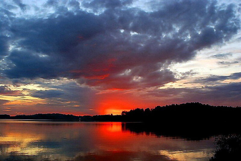 Sunset over Lake — Red, Dramatic, Photograph, Clouds