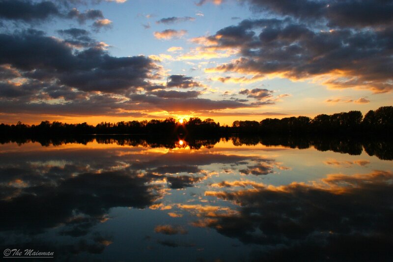 Sunset over Lake — Serene, Sun