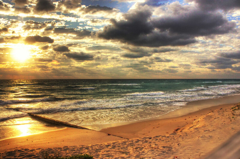 Sunset over Ocean Beach — Gold, Dramatic