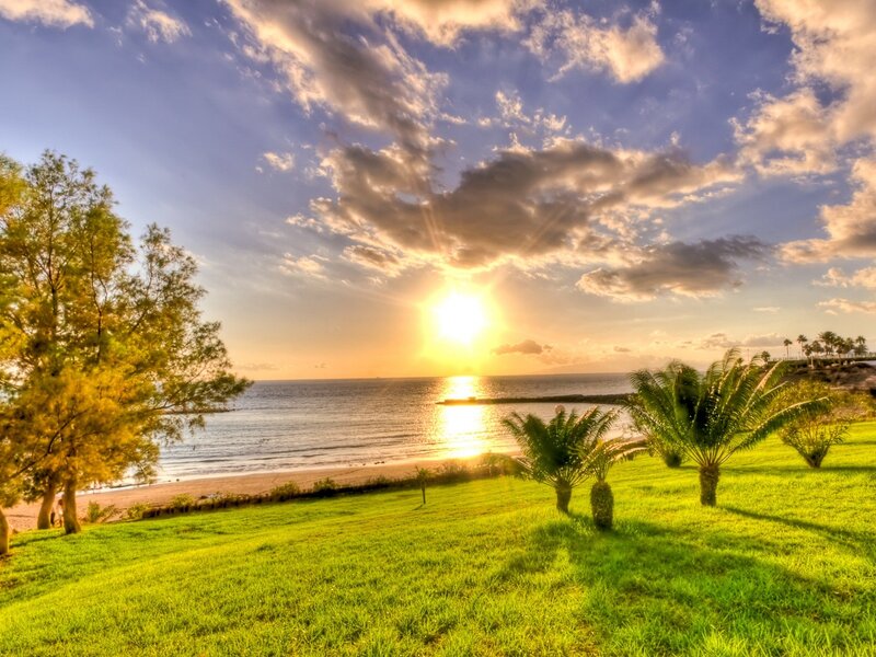 Sunset over Ocean Beach — Green, Serene