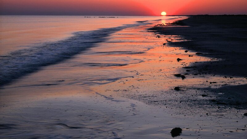 Sunset over Ocean Beach — Red, Serene