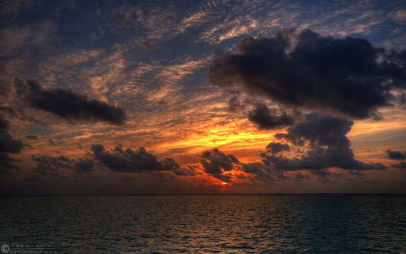 Sunset over Ocean — Dramatic, Clouds