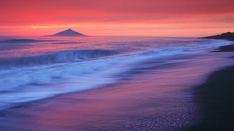 Sunset over Ocean Waves — Red, Serene