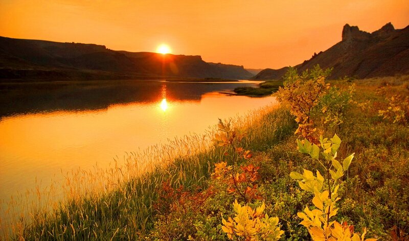 Sunset over River Canyon — Orange, Serene