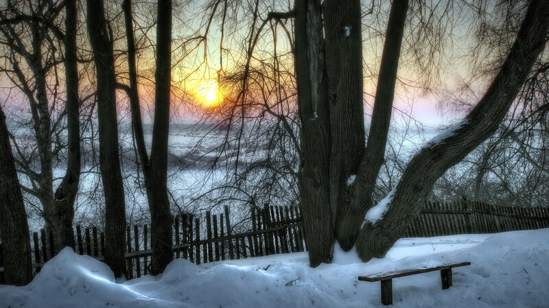 Sunset over Snowy River — White