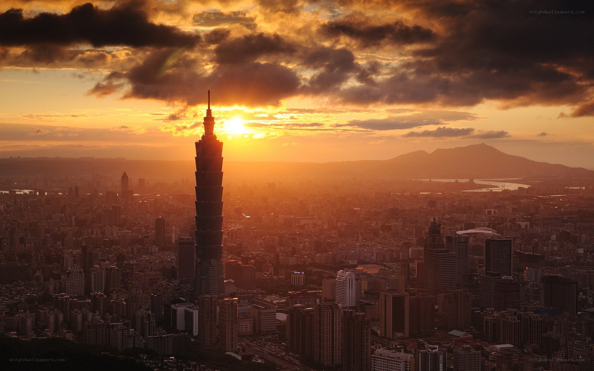 Sunset over Taipei skyline