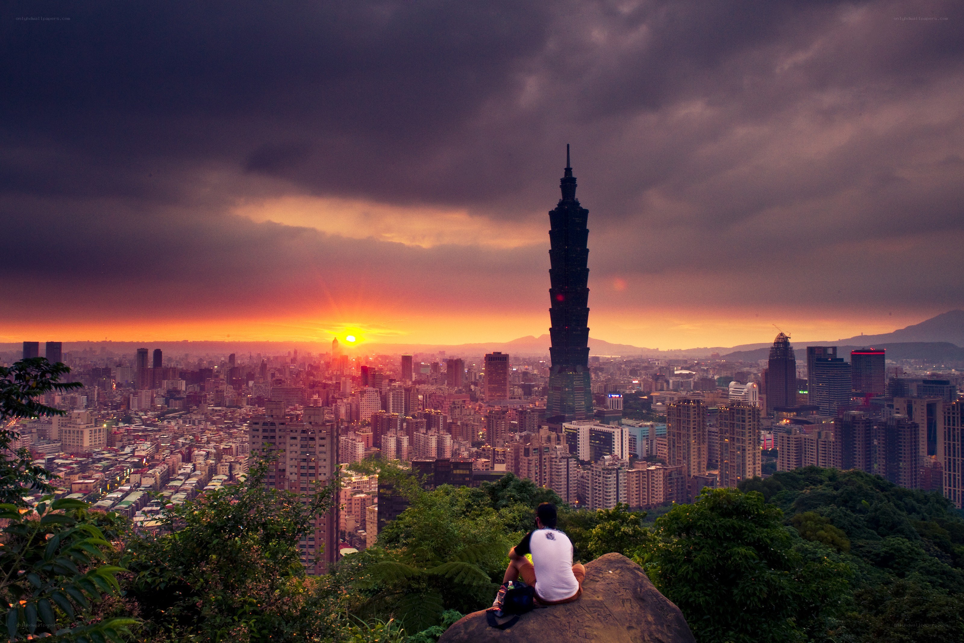 Sunset over Taipei skyline