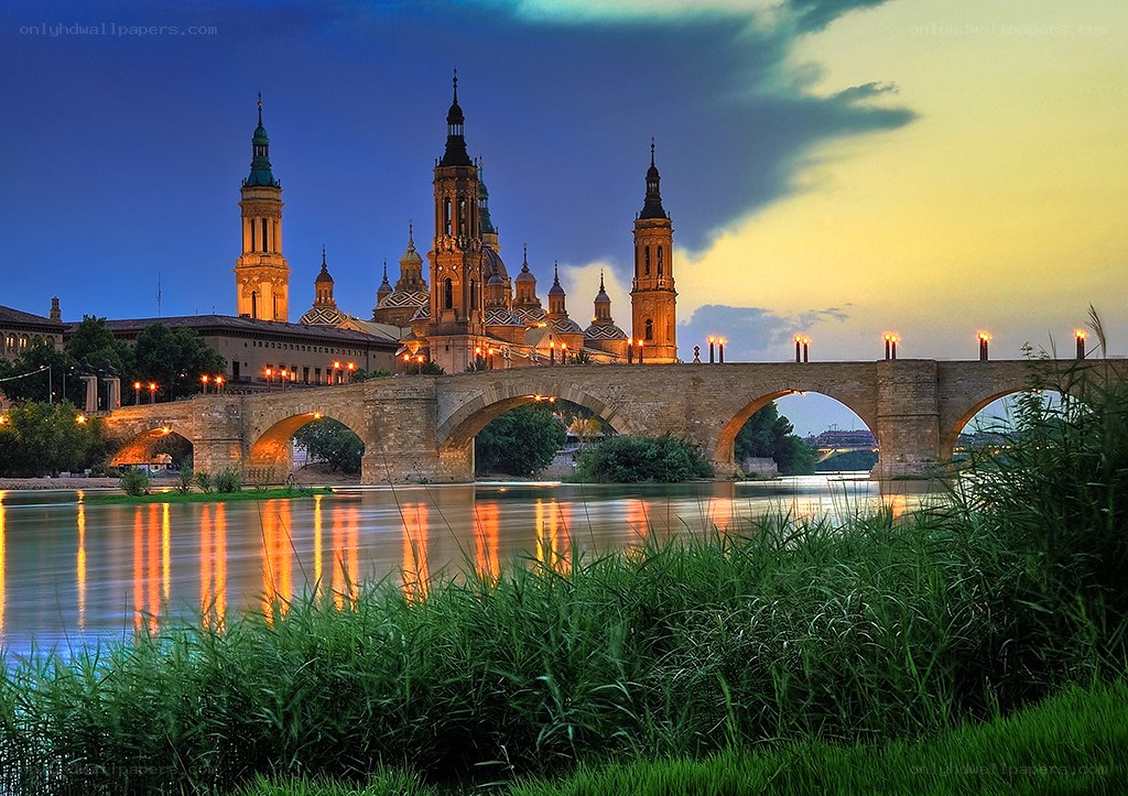 Sunset over the Puente de Piedra