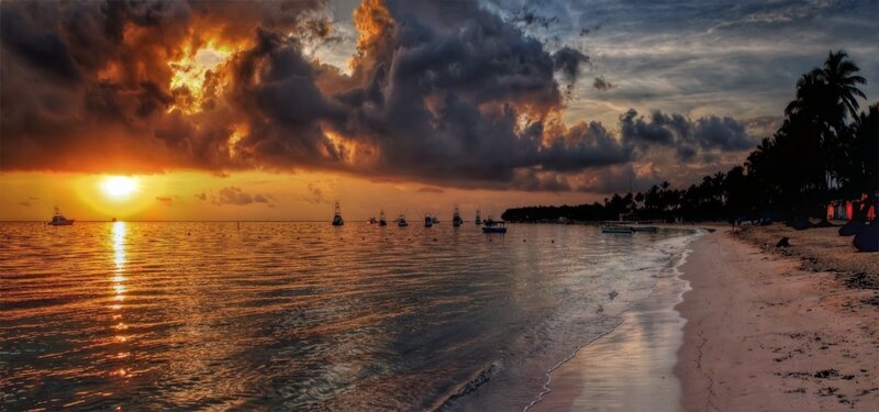 Sunset over Tropical Beach — Orange, Dramatic