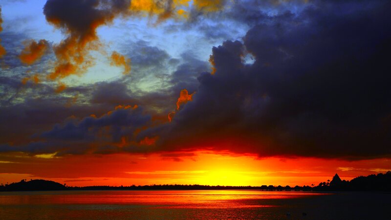 Sunset over Tropical Water — Red, Dramatic