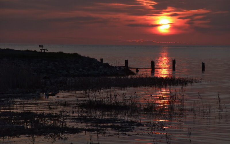 Sunset over Water — Red, Serene