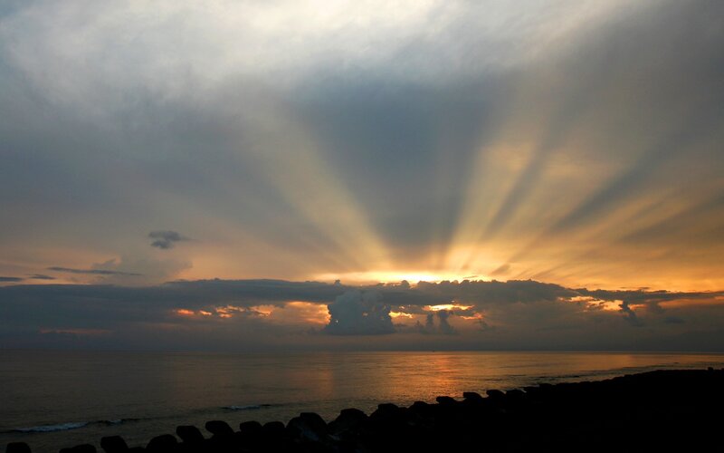 Sunset rays over the ocean