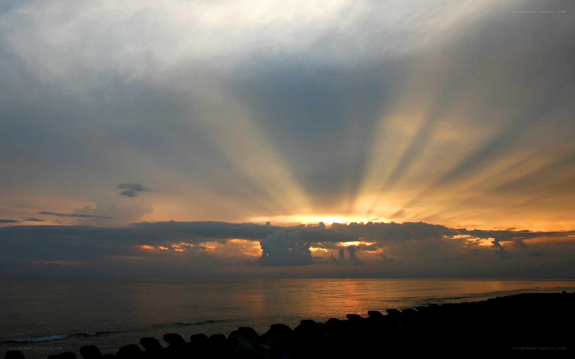 Sunset rays over the ocean