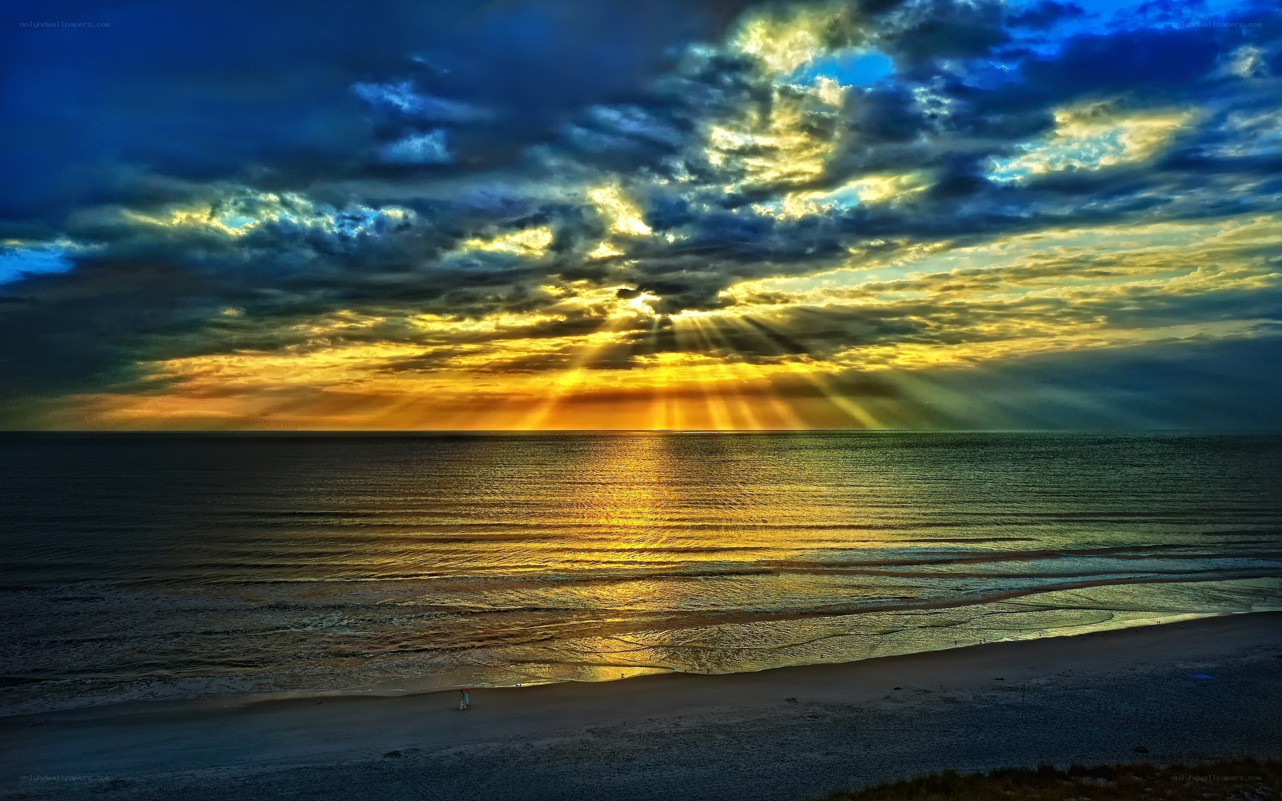 Sunset rays over the ocean