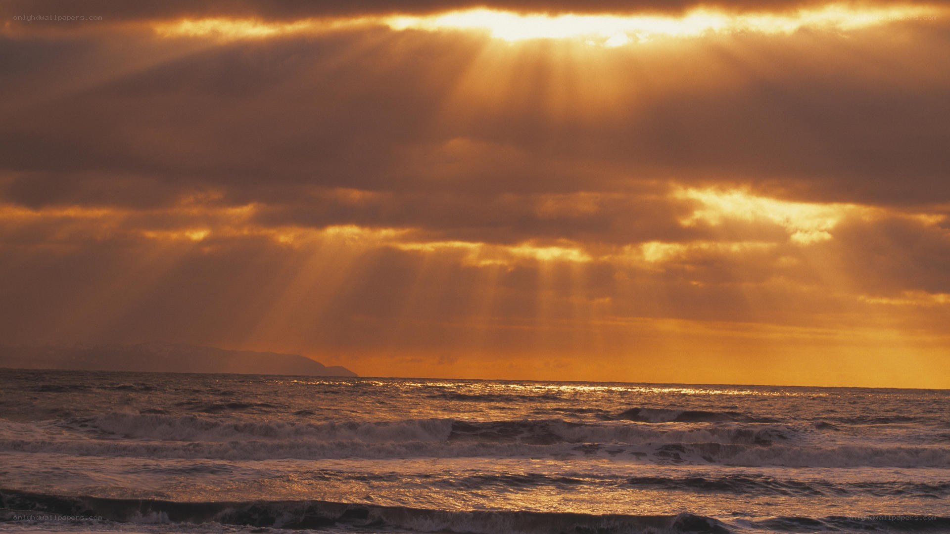 Sunset rays over the ocean