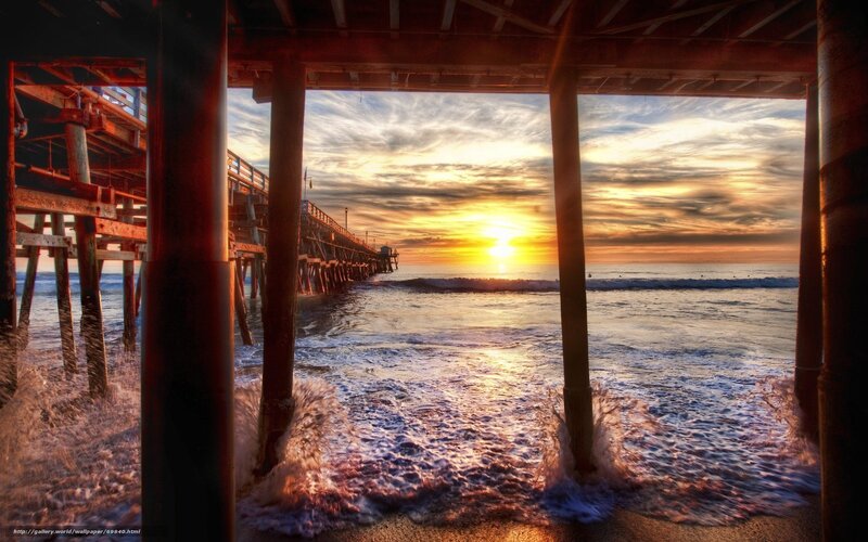 sunset under the pier