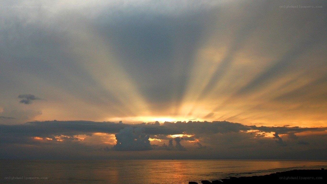 Sunset with sunbeams over the sea