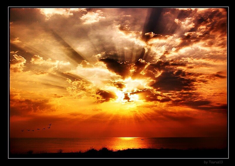 Sunset with sunbeams over the sea