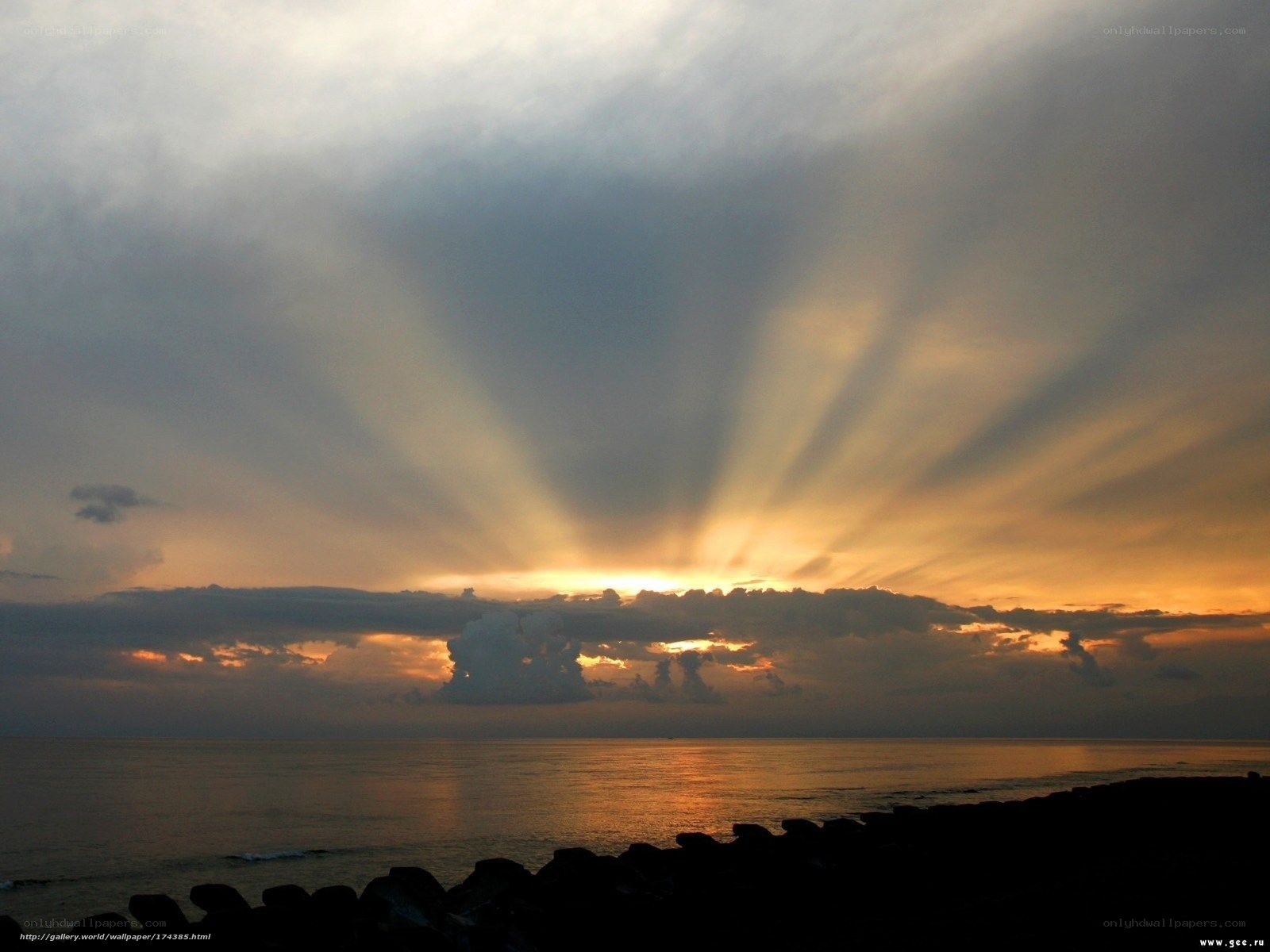 Sunset with sunbeams over the sea