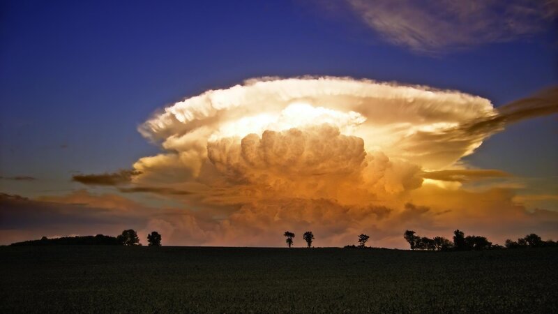 Supercell Thunderstorm Cloud — Blue, Dramatic, Sunset