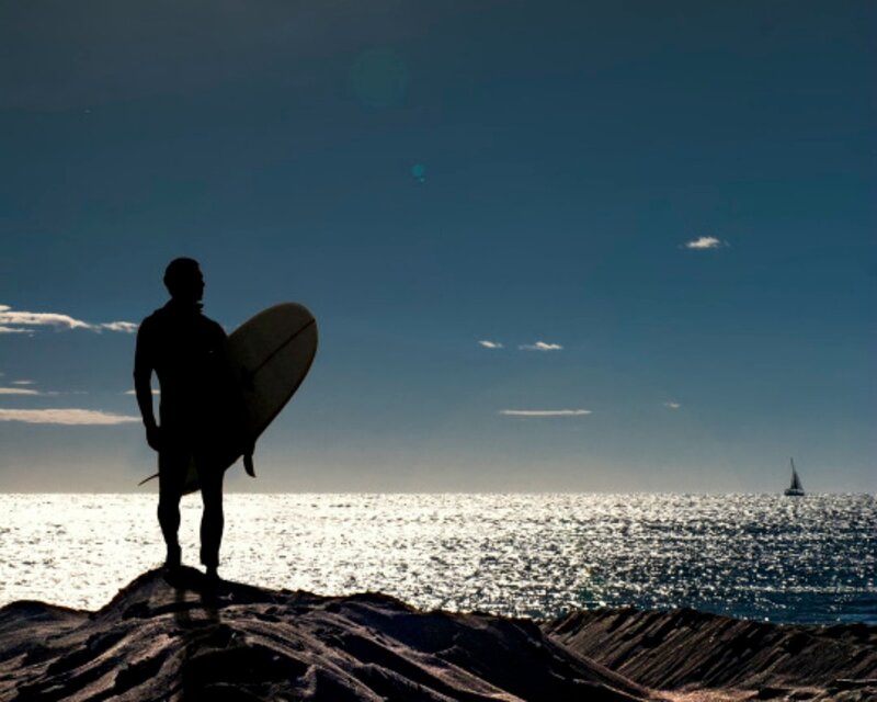 Surfer Holding Board — Blue