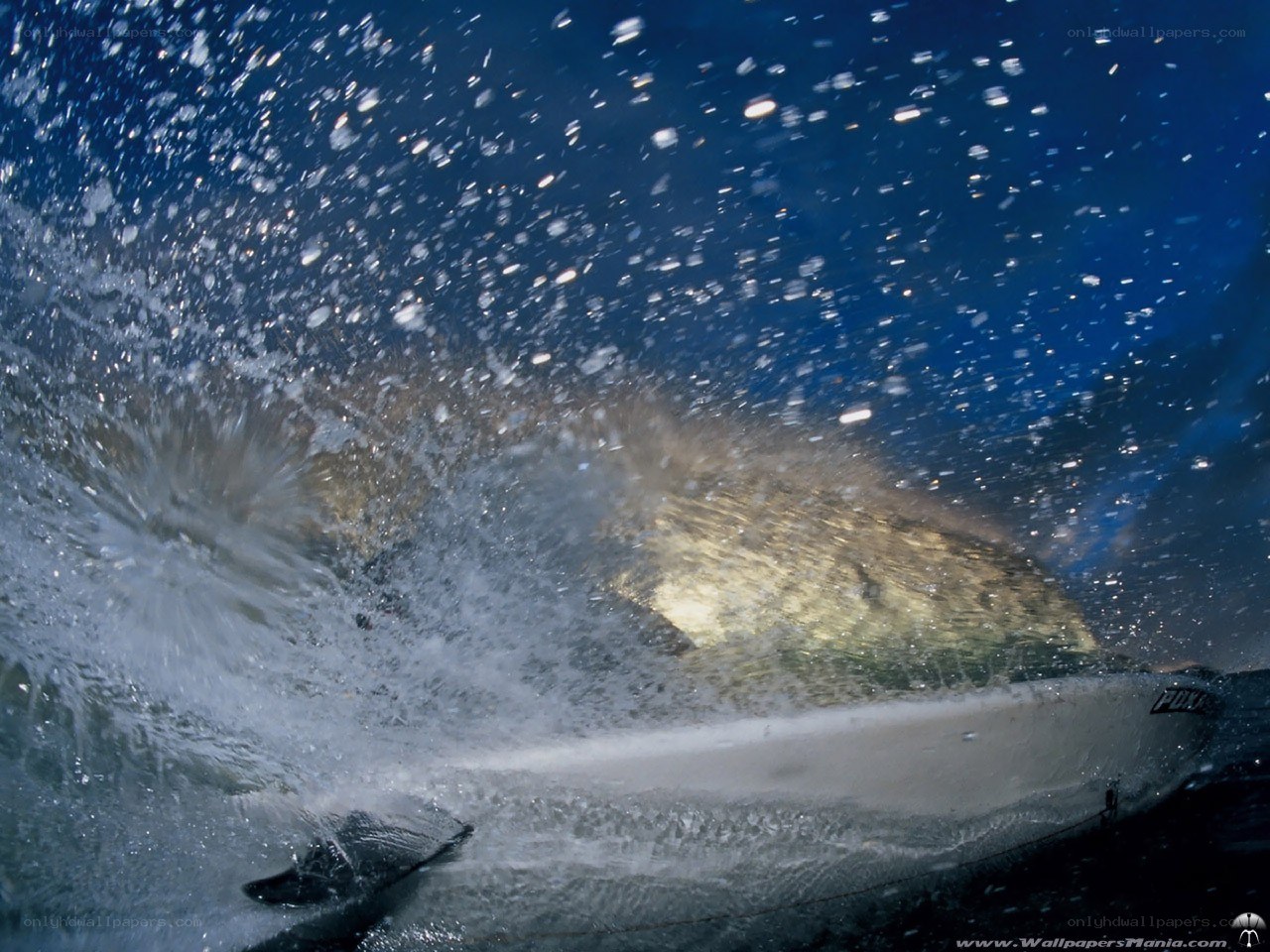 Surfing wave splash