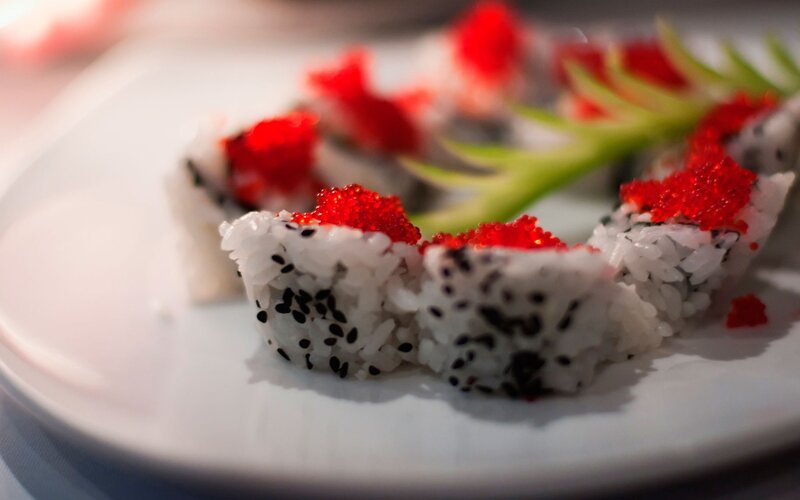 Sushi Rolls with Tobiko — White, Calm
