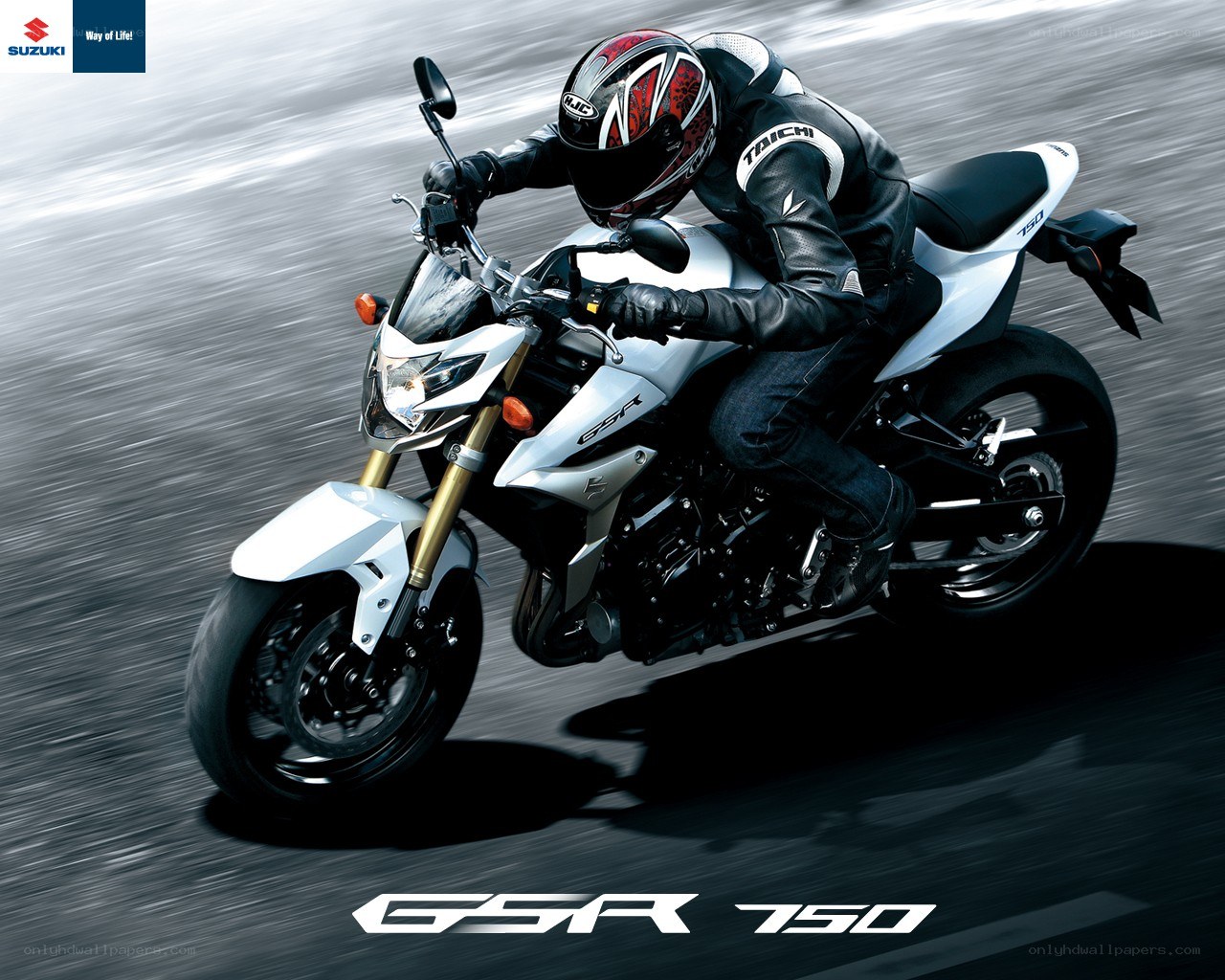 Suzuki GSR750 in motion