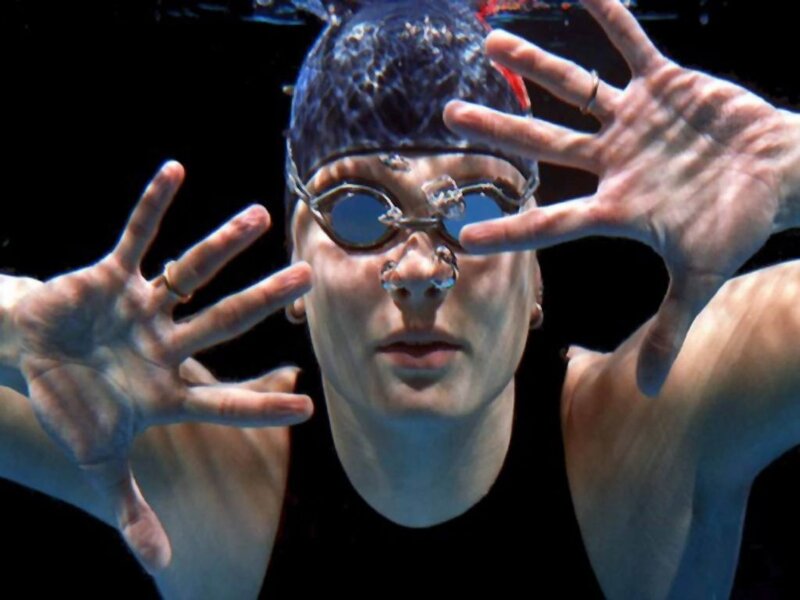 swimmer underwater with goggles