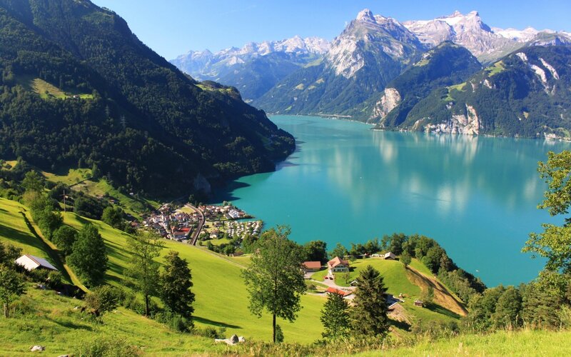 Swiss lake and mountain landscape