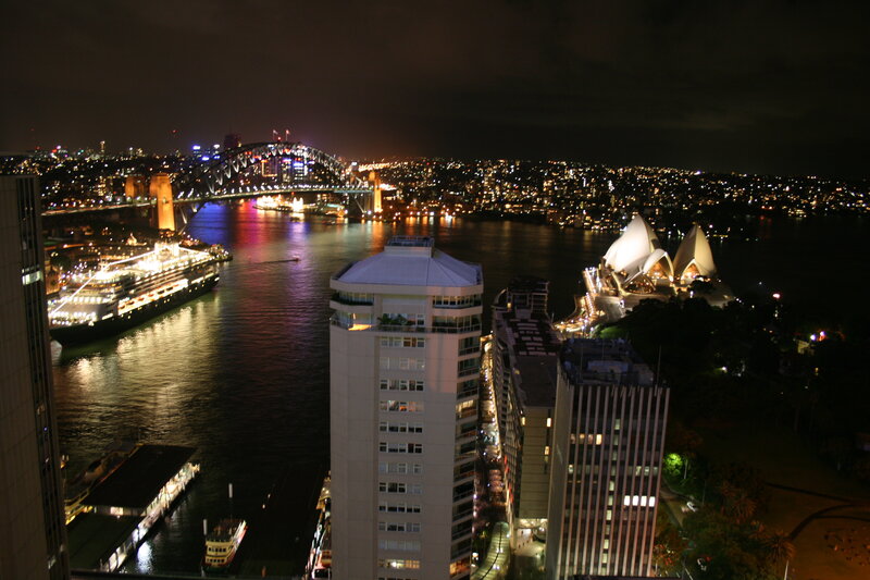 Sydney Opera House at Night — Black, Dramatic