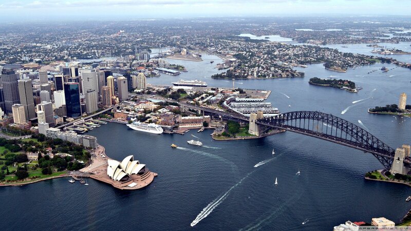 Sydney Opera House — Blue, Bustling