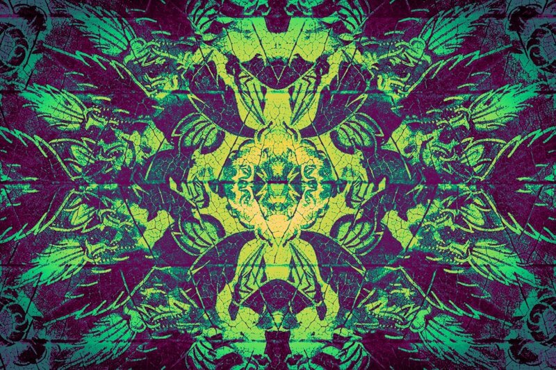 symmetrical psychedelic pattern