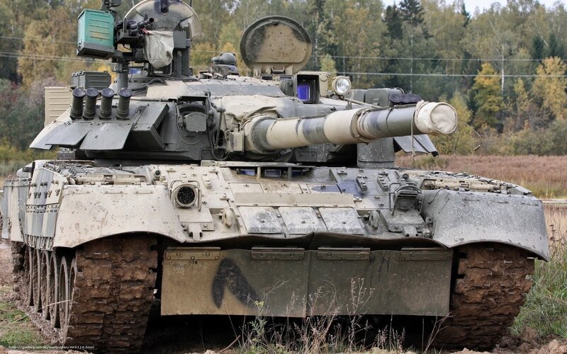 T-72 Tank in Field — Green, Neutral